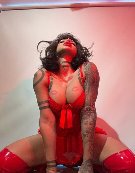 DElettraa perfect pornstar images