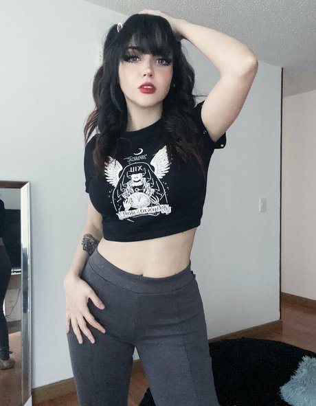 Itsmidna erotic pornstar photo