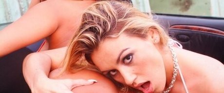 Jennelle Gordon sexy star photos