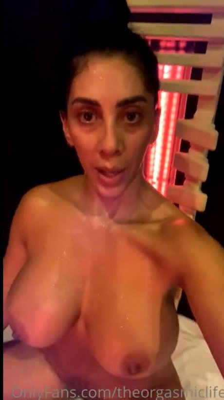 Jennelle Gordon pornstar exclusive photos