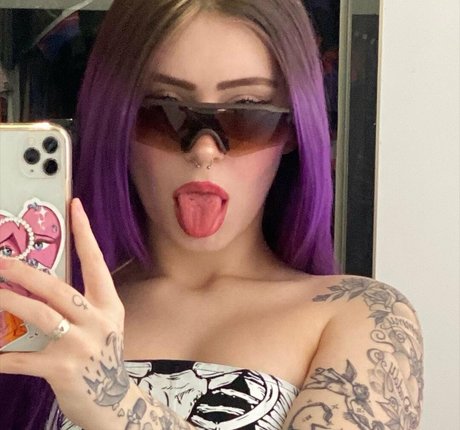 Anajumendes model naked photos