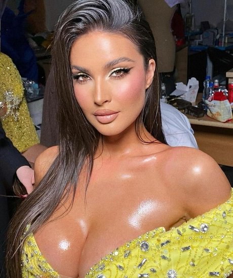 Oriola Marashi beautiful actress img