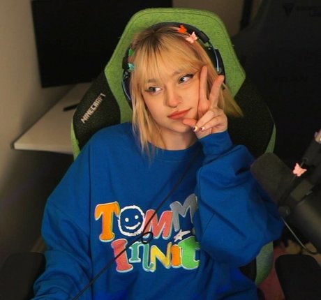 Nihachu hot model pictures