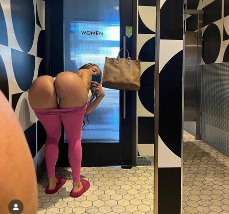 Sara Gold sexy model img