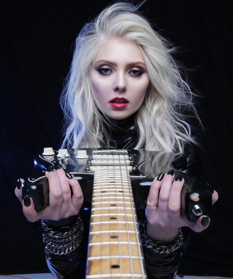 Taylor Momsen star nice image