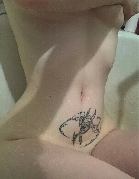 sqwrtick pretty model photo