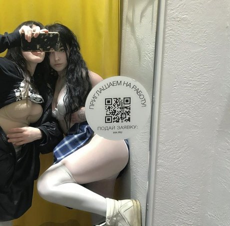 sqwrtick sex model pic