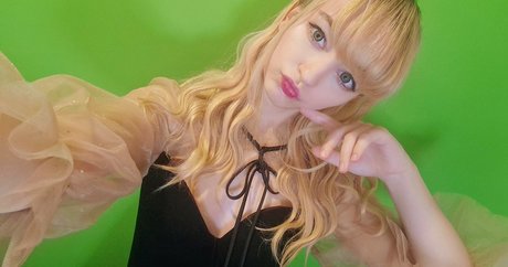 ASMR Glow free pornstar pics