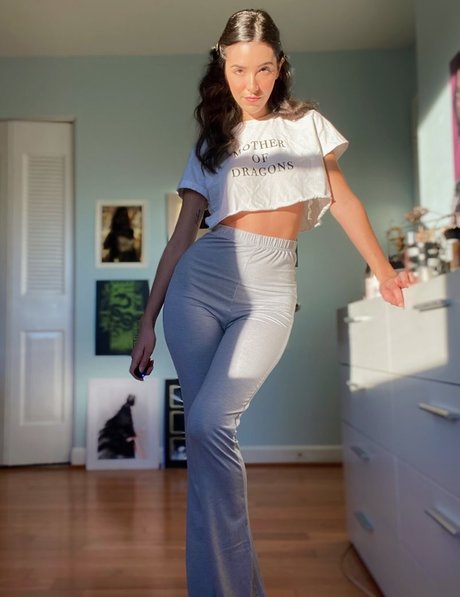 ASMR Glow pornographic actress image