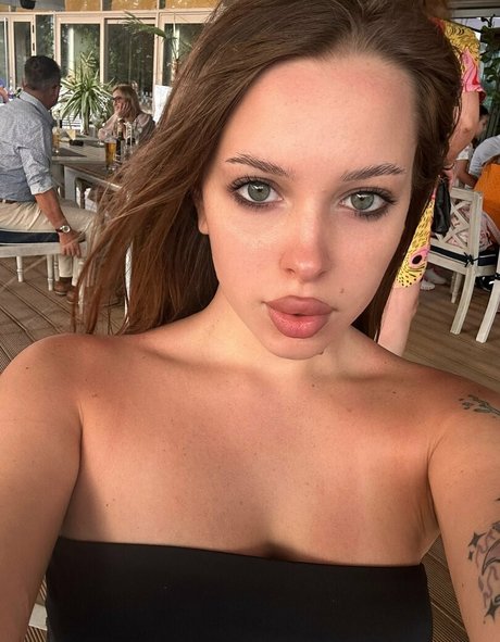 babyfoxxxyyy pornstar adult pic