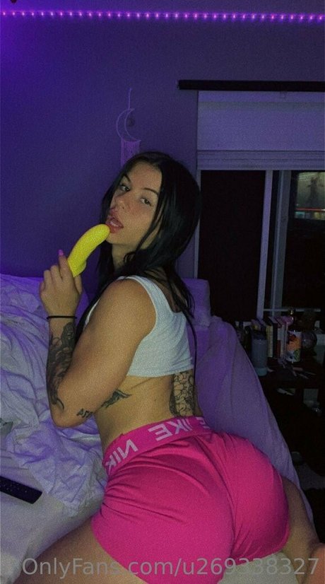 lizzysnyder18 naked actress archive