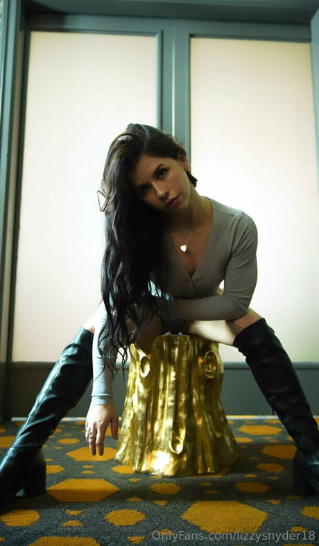 lizzysnyder18 pretty pornstar pictures