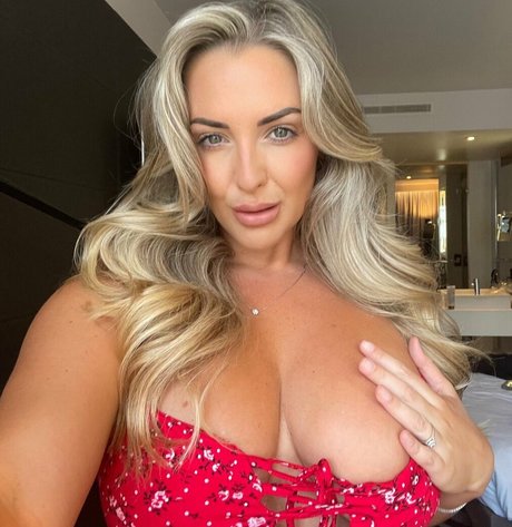 Daisydooxx model hd pics