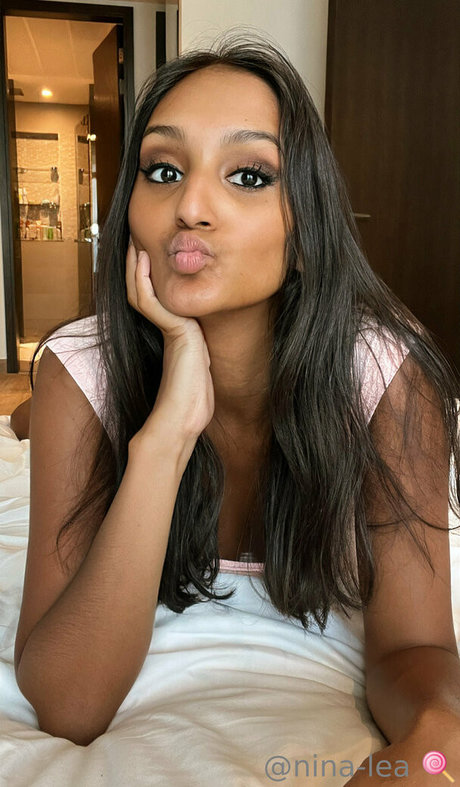 nina lea pretty actress photo