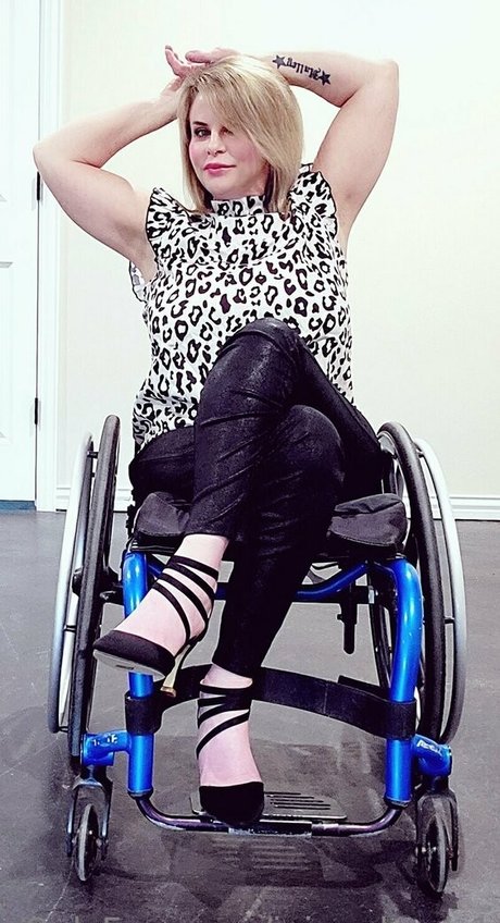 juicywheels1 nude model gallery