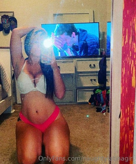 naughtylatinagirl nude pornstar picture