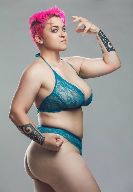 yourbigbutchgf nude model gallery