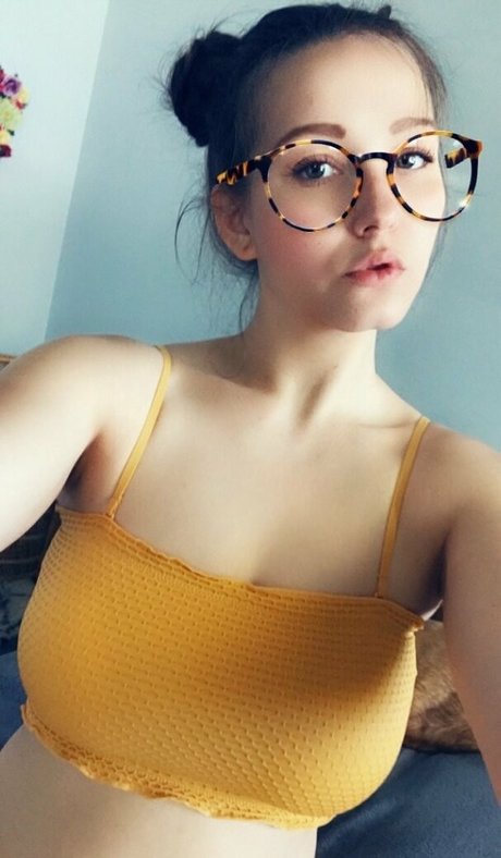 mel0dic erotic nude pornstar pic