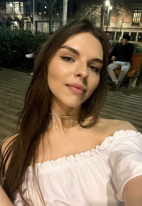 Vika Mednis model perfect pic