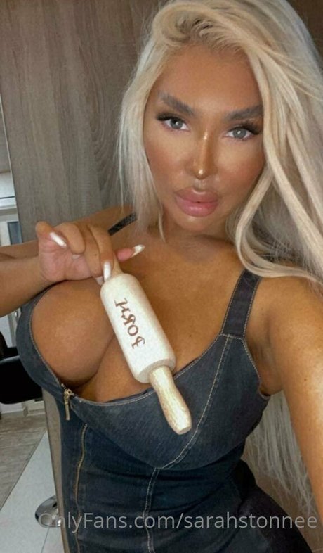 sarahstonnee adult model photo