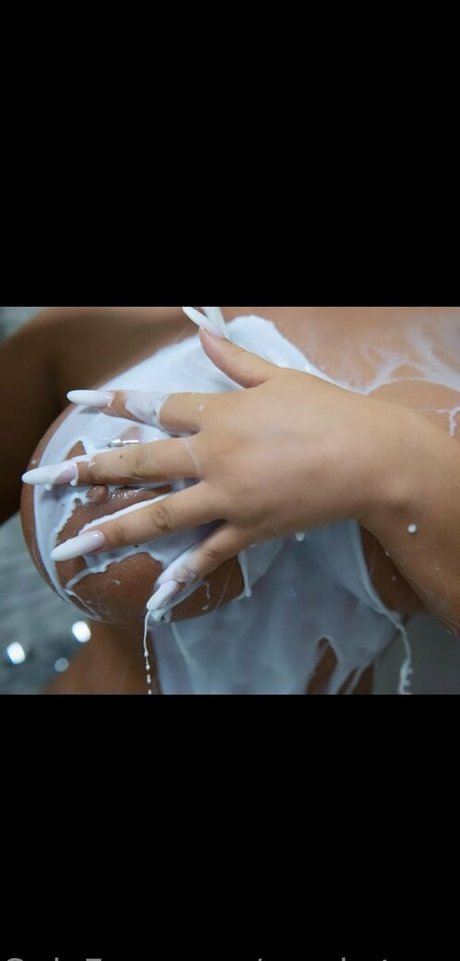 sarahstonnee sexy actress pic