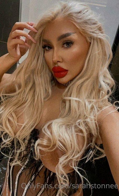 sarahstonnee xxx model pic