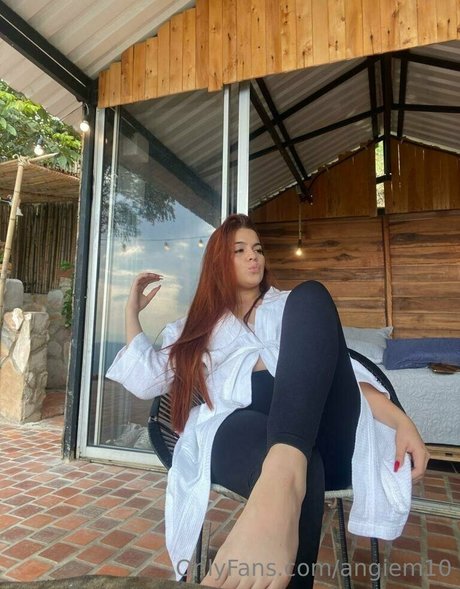 angiem10 naked model pic