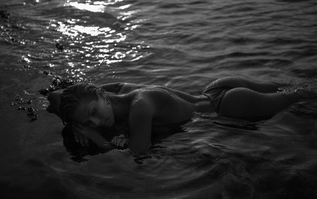 Natalie Jayne Roser nice actress img