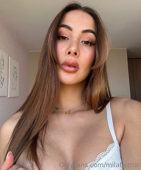 Mila Bernal perfect model photo