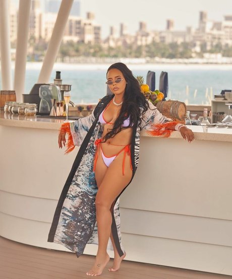 Angela Simmons naked model pic