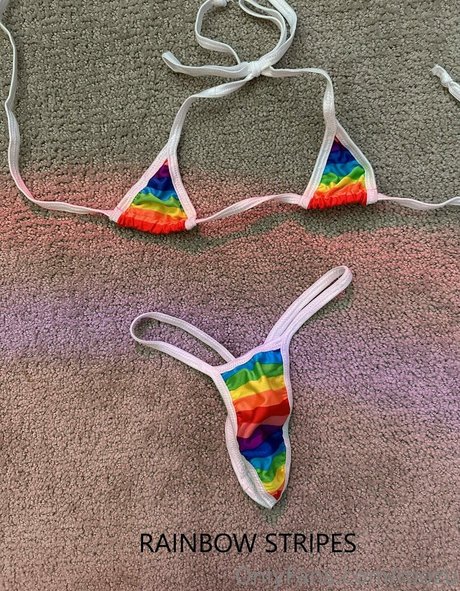 roozu nudes model pics