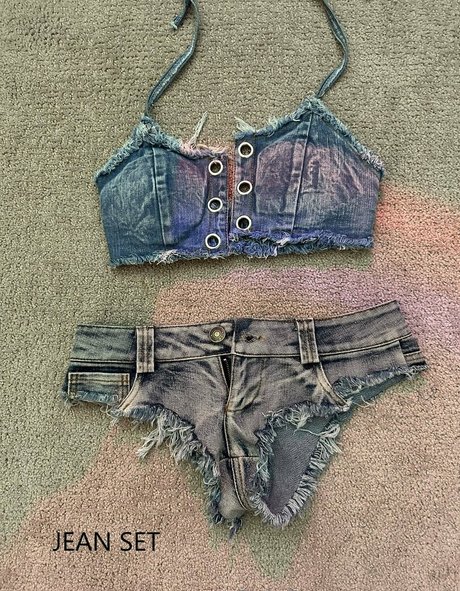 roozu erotic pornstar img