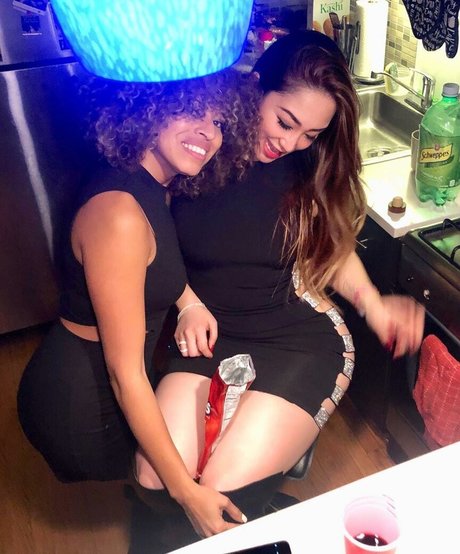 Dajinism model naked image