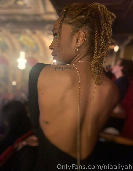 niaaliyah model naked img