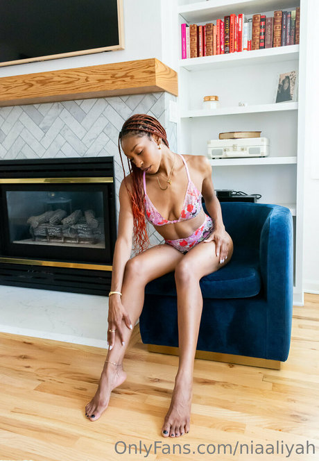 niaaliyah pornographic model gallery