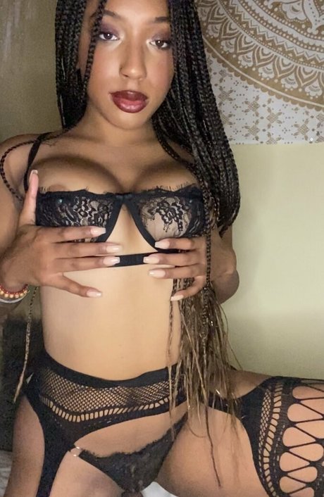 coochiecream model high quality pics