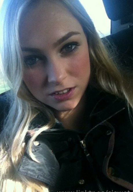 siswet19 star pretty photos