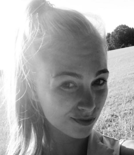 siswet19 naked model image