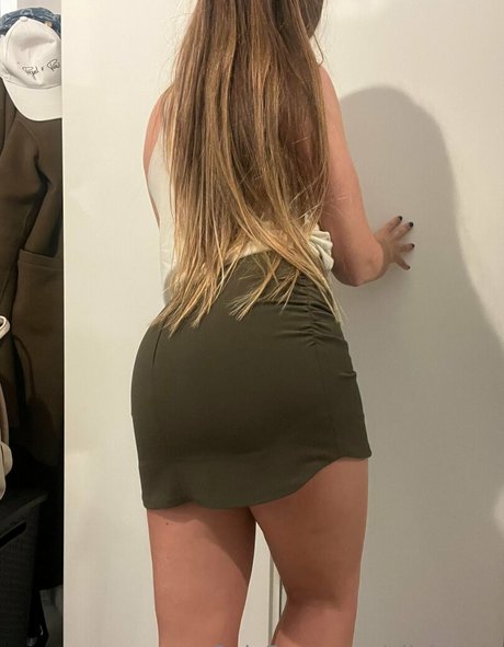 oliviapoly exclusive pornstar img