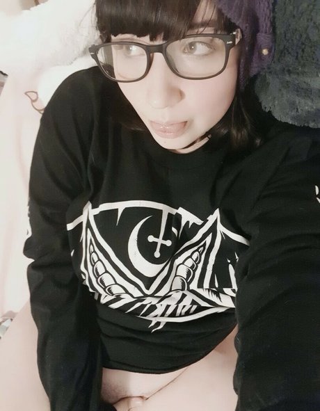 MCSmallyy model pretty photos