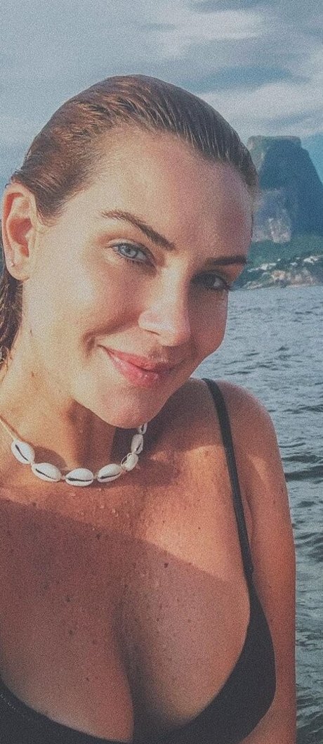 Larissa Erthal pornstar images