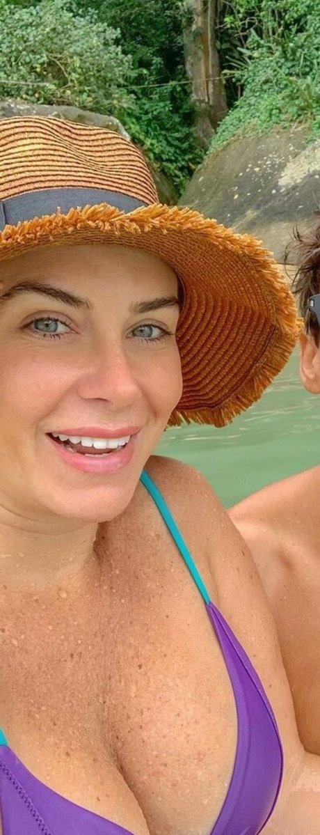 Larissa Erthal sex actress img