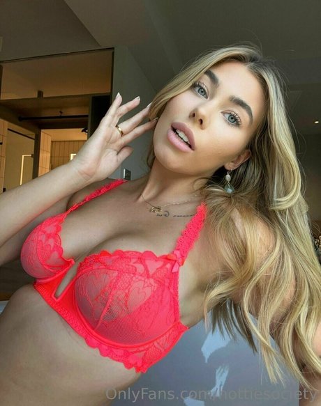 hottiesociety pretty pornstar img