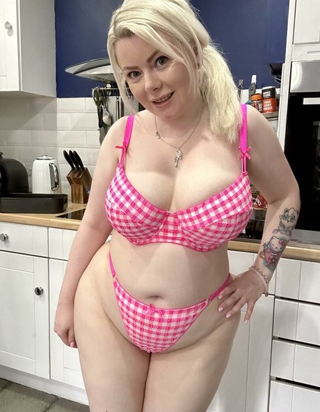 Naughty Danni top star img