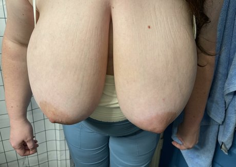 Busty Von Tease erotic pornstar images