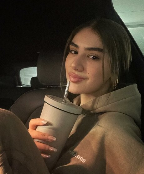 lisa straube model naked image