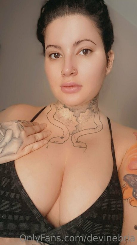 devinebria pretty actress photo