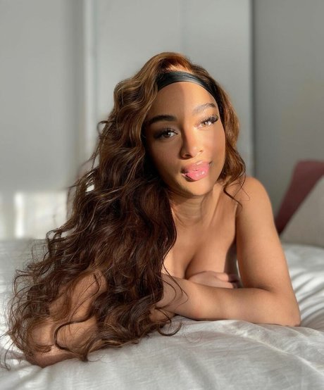 Ashleyroseglam star nude photos