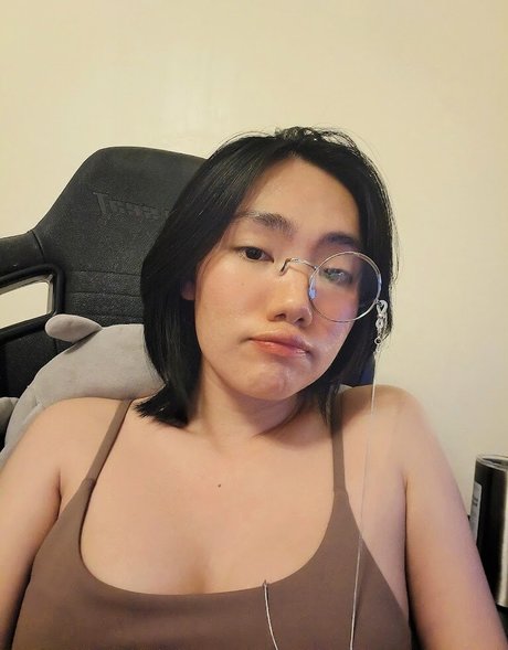 Poon Wrunya nice star img