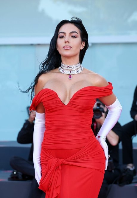 Georgina Rodriguez nudes model images